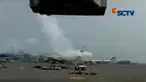 Sebanyak 165 17 kru pesawat pun dievakuasi keluar pesawat sampai proses clearance atau izin terbang.