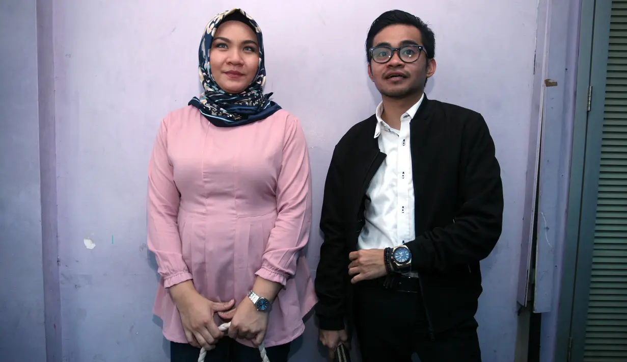 "Kemarin mediasi lancar, kesimpulan dari mediasi pertama kami mau buat kesepakatan bersama, kita sudah sepakat mau cerai," tegas Georgia Aisyah. (Nurwahyunan/Bintang.com)