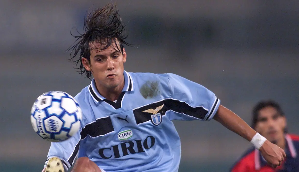 1. Simone Inzaghi - Pelatih Lazio saat ini, Simone Inzaghi, merupakan salah satu bintang Lazio. Inzaghi menjadi pengisi barisan depan Lazio pada tahun 1999-2010. (AFP/Gabriel Bouys)