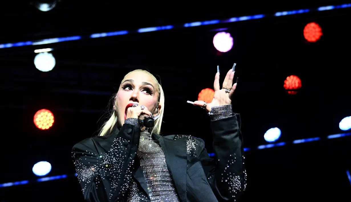 Gwen Stefani tampil pada penyambutan para pemimpin yang menghadiri KTT APEC di Exploratorium, di San Francisco, California, pada tanggal 15 November 2023. (Brendan SMIALOWSKI/AFP