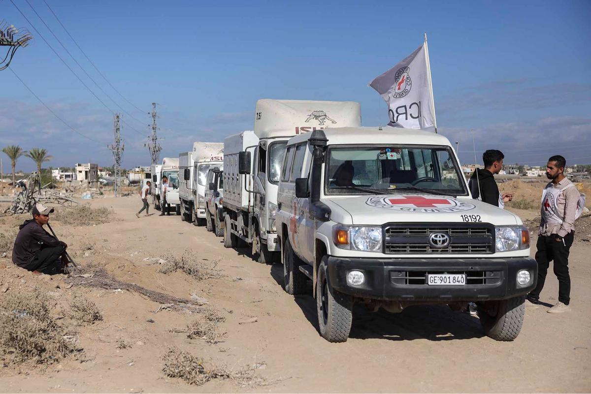 FOTO: ICRC Serahkan Jenazah Warga Palestina yang Ditahan Israel