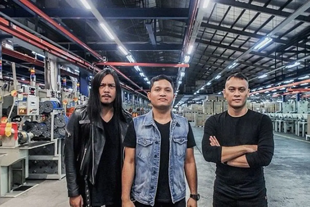 Andra and The Backbone