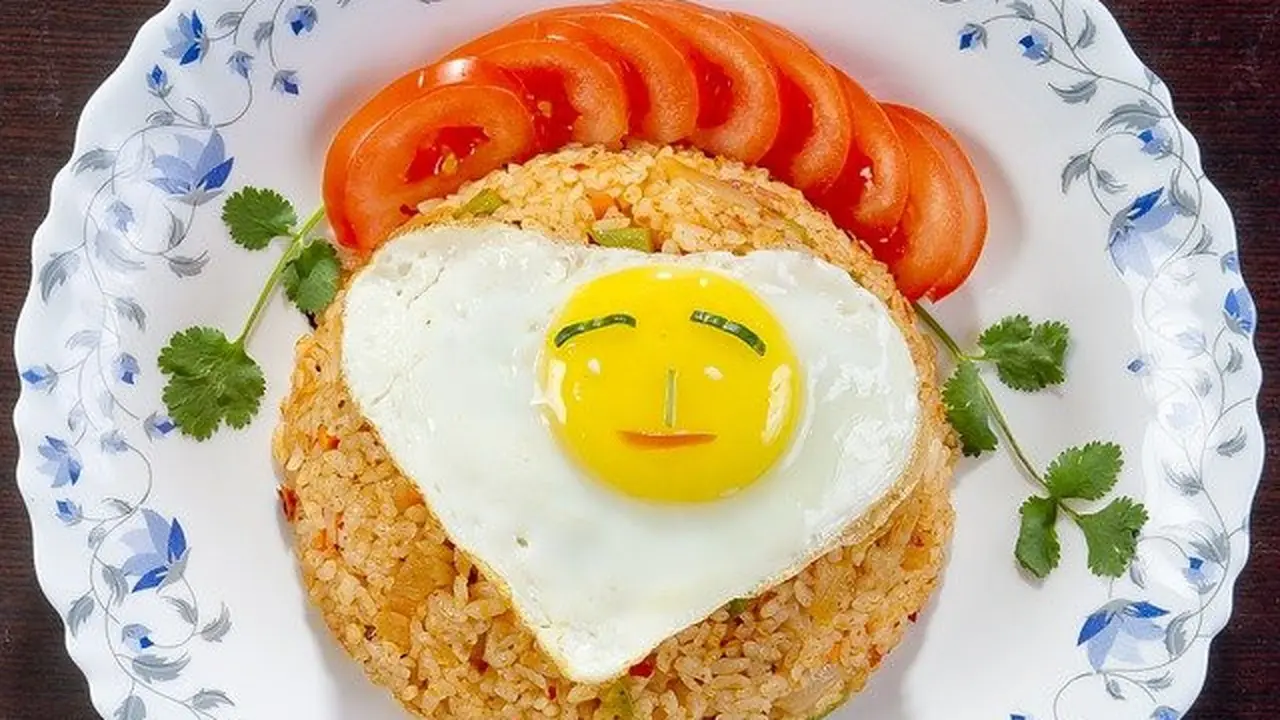Nasi Goreng Telur (Image by Анатолий Стафичук from Pixabay)