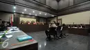 Suasana saat sidang lanjutan Patrice Rio Capella di Pengadilan Tipikor, Jakarta, Senin (23/11). JPU KPK menghadirkan empat saksi diantaranya yaitu Gubernur Sumut non-aktif Gatot Pujo Nugroho, dan Supir Pribadi dari Evy Susanti. (Liputan6.com/Helmi Afandi)