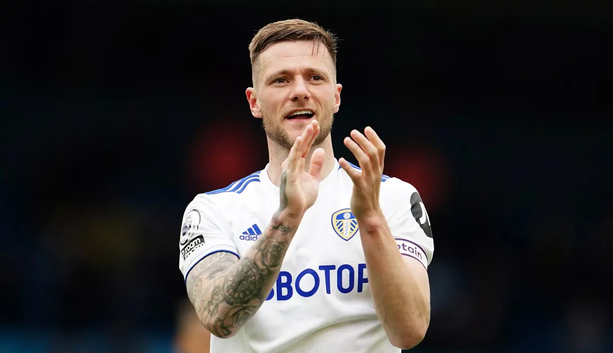 Liam Cooper menjadi pemain paling setia di Leeds United saat ini. Pemain Skotlandia itu telah menghabiskan waktu selama 8 tahun di Elland Road dan kontraknya masih bertahan hingga 30 Juni 2024. Pemain yang menjabat sebagai kapten tersebut telah menorehkan 9 gol dan 6  assist dalam 245 pertandingan. (AFP/Pool/Jon Super)