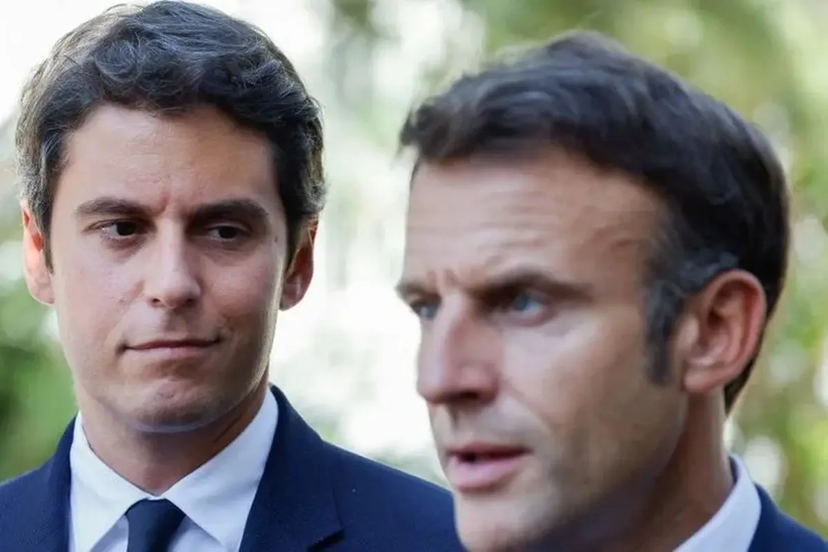 PM Prancis Gabriel Attal (Kiri) dan Presiden Prancis Emmanuel Macron. (Dok. Lidovic Marin/AFP/Pool)