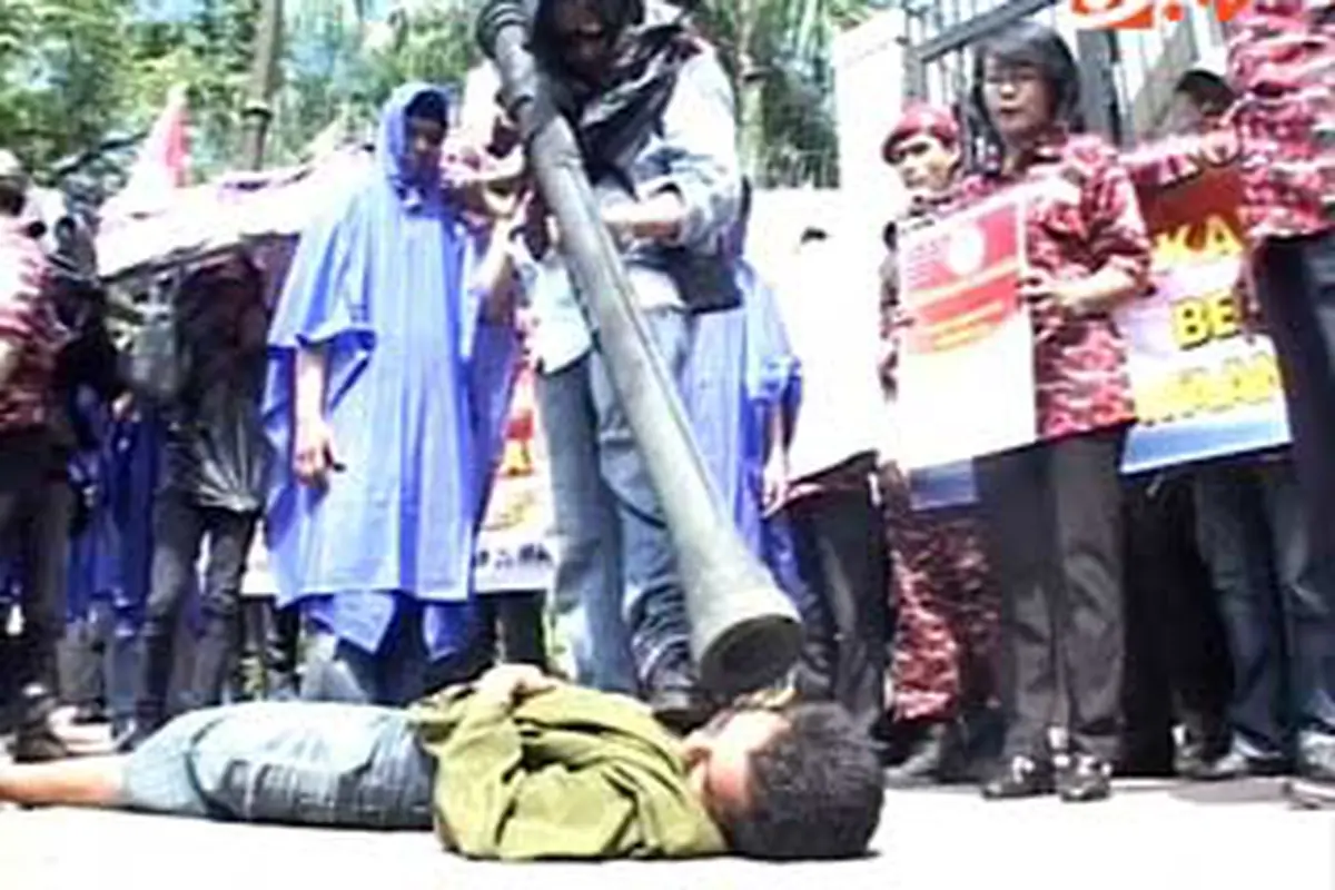 120508bdemo-malaysia.jpg