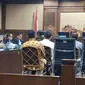 Bendahara Umum (Bendum) Partai NasDem Ahmad Sahroni ikut menjalani sidang dengan terdakwa mantan Menteri Pertanian (Mentan) Syahrul Yasin Limpo (SYL).