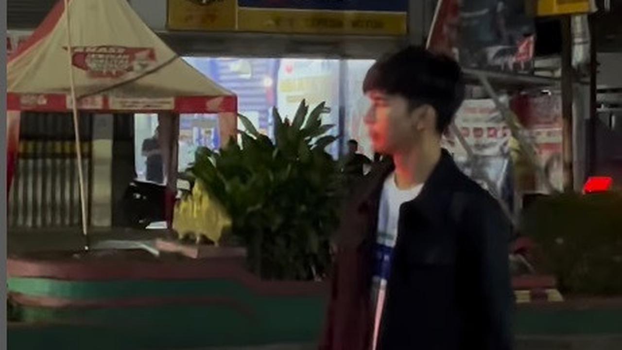 Saat ditemui di kawasan Andara, Jakarta Selatan, pada Rabu (11/9), Raffi Ahmad memberikan tanggapannya. Suami Nagita Slavina ini mengaku salut dengan perjuangan lelaki yang mirip dengannya itu.<br><br>