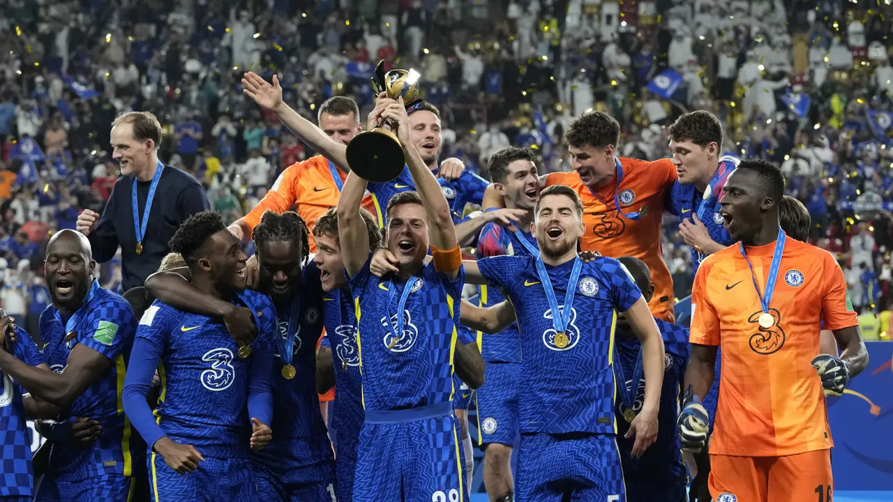 Foto: 2 Kali Juara dalam Sepekan, Edouard Mendy Bawa Chelsea Juara Piala Dunia Antarklub 2021
