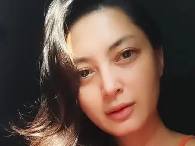 Aktris Della Puspita mencuri perhatian dengan penampilannya yang bikin pangling. Lahir di Malang, 6 Agustus 1979, wanita 42 tahun itu tampil semakin cantik dan awet muda. (FOTO: instagram.com/dellapuspita00/)