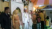 Resepsi pernikahan Satpol PP cantik Nurul Habibah di Pandeglang, Banten. (Liputan6.com/Yandhi Deslatama)