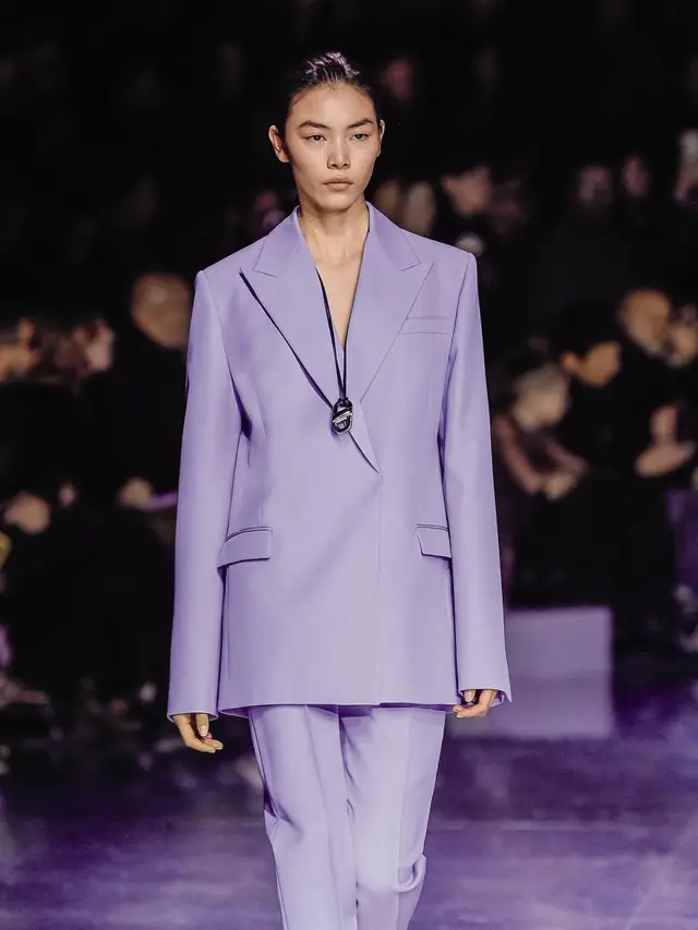 Inspirasi tampilan power dressing