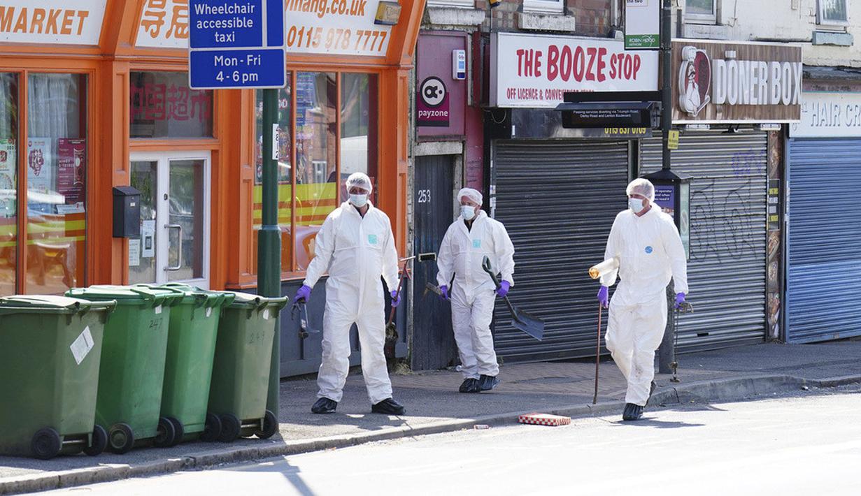 <p>Seperti dilansir Reuters dan Al Arabiya pada Selasa (13/6), kepolisian setempat menuturkan bahwa dua orang ditemukan tewas di salah satu ruas jalan di pusat Kota Nottingham, sesaat setelah pukul 04.00 waktu setempat. (Zac Goodwin/PA via AP)</p>