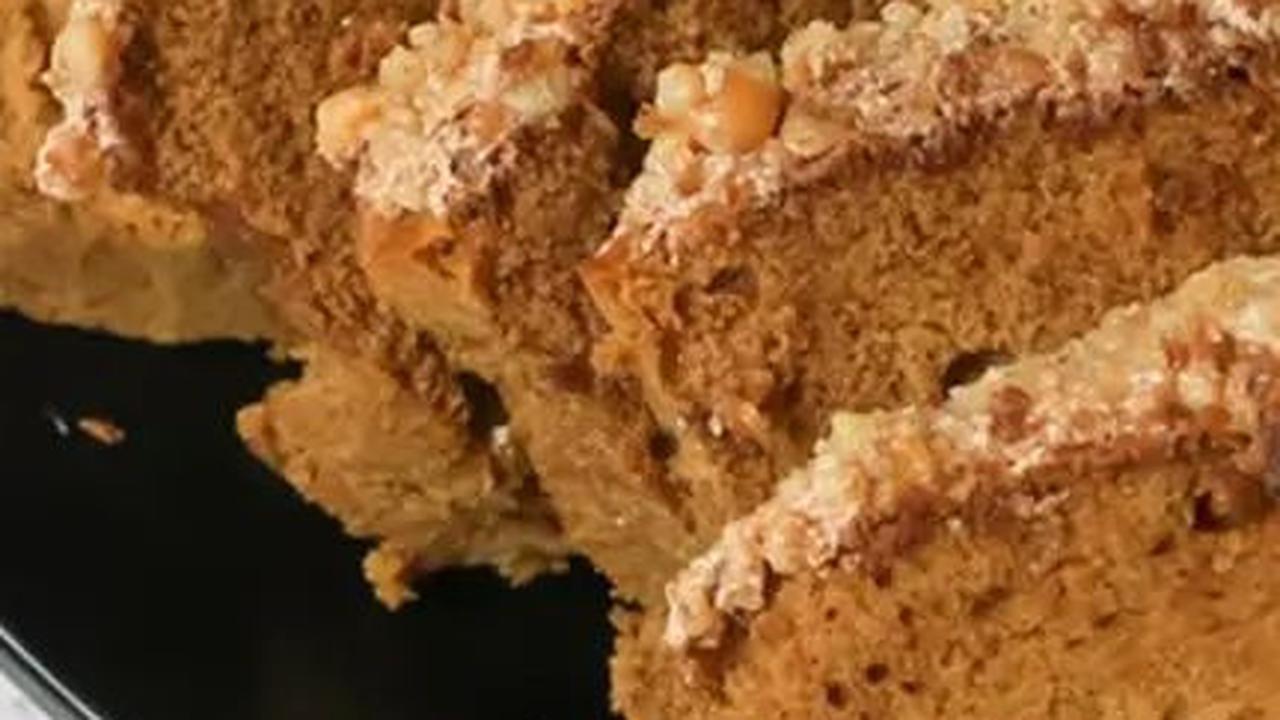 <b>1. Bolu Kacang Empuk Padat</b>
