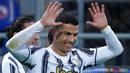 Striker Juventus, Cristiano Ronaldo, melakukan selebrasi usai mencetak gol ke gawang Cagliari pada laga Liga Italia di Sardegna Arena, Minggu (14/3/2021). Juventus menang dengan skor 3-1. (Alessandro Tocco/LaPresse via AP)