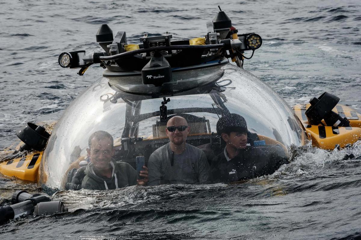 FOTO: Berburu Kehidupan Laut Dalam Sulawesi dengan Kapal Selam