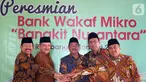 Jajaran Direksi FIFGROUP dan PT Astra International Tbk saat peresmian Bank Wakaf Mikro (BWM) Pesantren Raudlatut Thalibin di Rembang, Jateng, Kamis (09/01/2020). Grup Astra telah mendukung pendirian Bank Wakaf Mikro ketujuh dari 10 BMW yang merupakan komitmen Astra. (Liputan6.com/HO/Eko)