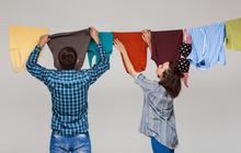 8 Cara Menjemur Baju di Teras agar Tidak Mudah Jatuh saat Angin Kencang