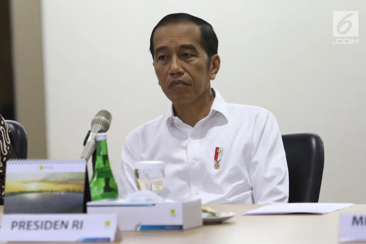 Jokowi Datangi Kantor PLN