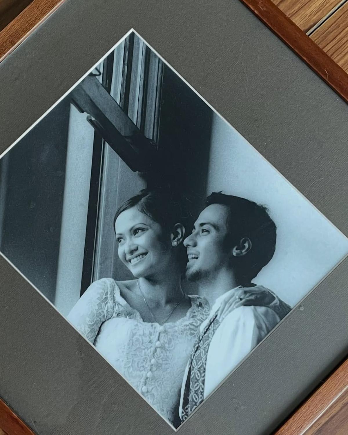 21 Tahun Menikah, 7 Potret Rumah Tangga Ersa Mayori dan Suami yang Harmonis