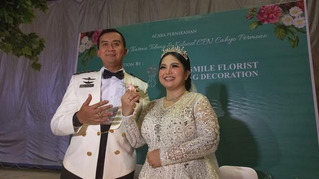 Joy Tobing menikah lagi dengan seorang Kolonel TNI Cahyo Permono