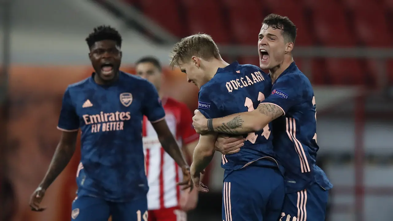 FOTO: Arsenal Hancurkan Tuan Rumah Olympiakos 3-1 - Martin Odegaard