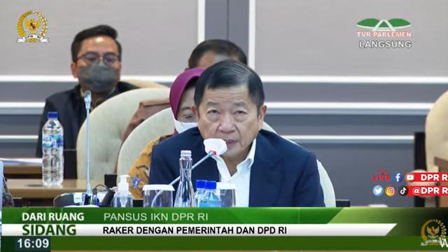 Menteri Negara Perencanaan Pembangunan Nasional (PPN)/ Kepala Bappenas Suharso Monoarfa saat rapat dengan DPR perihal ibu kota negara baru.