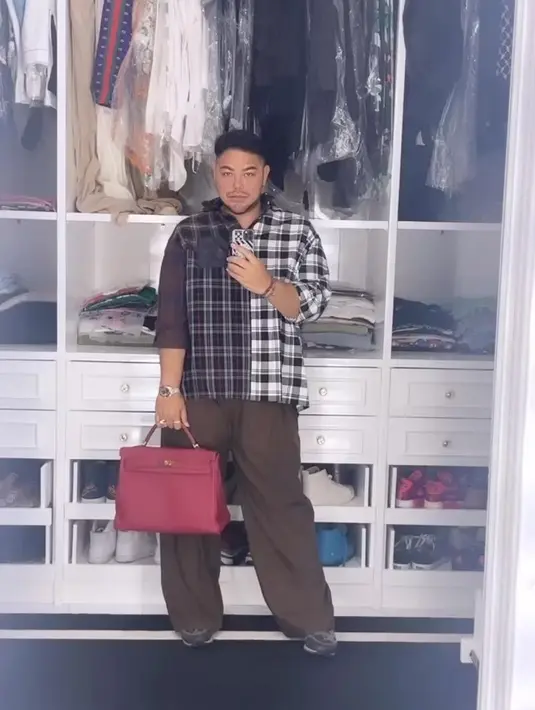 Pria yang akrab disapa Igun itu memang semakin kurus dari waktu ke waktu. (FOTO: instagram.com/ivan_gunawan)