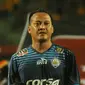 Kiper Arema Cronus, Achmad Kurniawan memastikan sudah bisa tampil saat melawan Persela Lamongan dalam lanjutan TSC 2016, akhir pekan ini. (Bola.com/Iwan Setiawan)