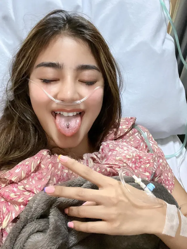 Jalani Operasi Usus Buntu, Ini 6 Momen Ghea Youbi Saat di Rumah Sakit