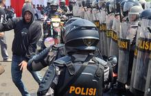 Suporter PSIS dan Persita Bentro di Tol Jagorawi, Ratusan Orang Ditangkap Polisi