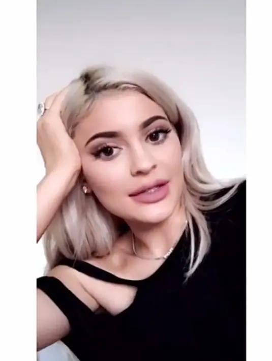 Melansir Hollywoodlife.com (15/11), Kylie diberitakan tengah mengandung anaknya bersama Tyga. Namun hal itu dibantah, lantaran itu hanya sekedar keinginan Kylie yang tak henti melihat kelucuan Baby Dream. (Instagram/Kylizzle)