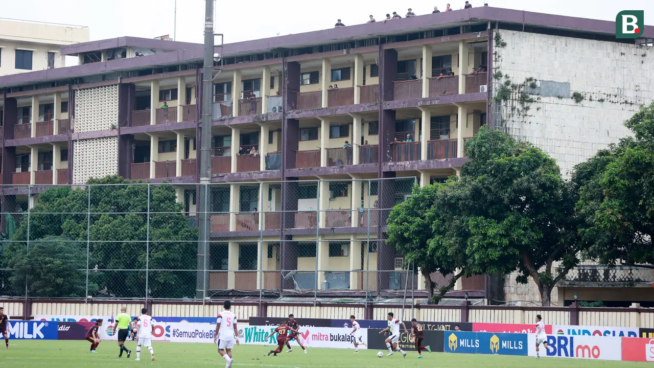 Foto: Potret Penonton pada Laga Arema FC Vs PSM Makassar di Stadion STIK Jakarta