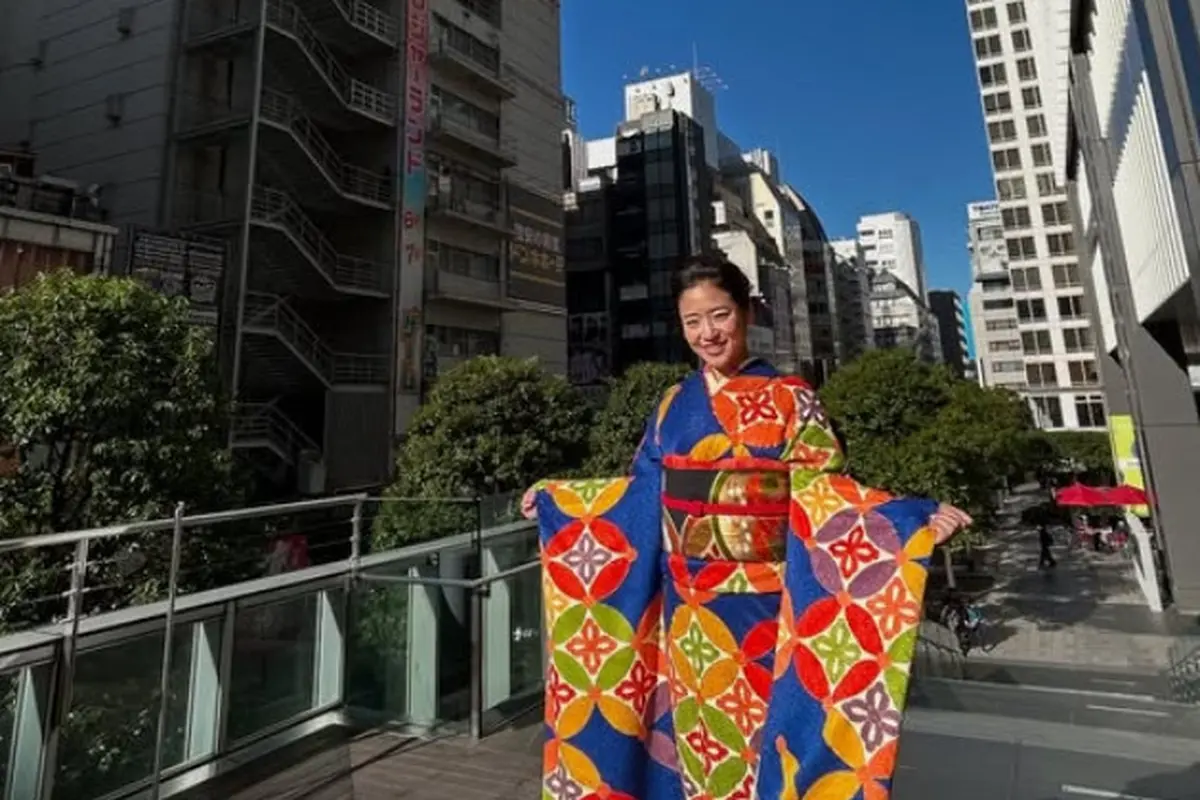 Gaya Haruka Nakagawa Dibalut Kimono saat Pulang Kampung