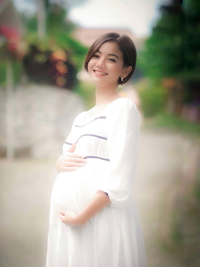 6 Potret Glenca Chysara Perankan Ibu Hamil, Pamer 'Baby Bump' Curi Perhatian