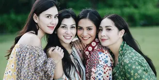 Nagita Slavina, Caca Tengker, Syahnaz Sadiqah, dan Nisya Ahmad diketahui sedang berlibur ke Bali. Foto: Instagram.