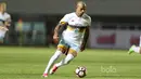 Pemain Persela Lamongan, Ivan Carlos Franca Coelho berada pada peringkat keempat klasemen sementara top scorer Liga 1 2017, Ivan mengoleksi tujuh gol atau sama dengan Lerby dan Reinaldo. (Bola.com/NIcklas Hanoatubun)
