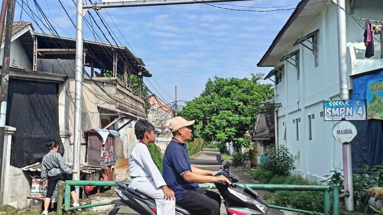 Warga blokir akses ke sekolah di Tangsel