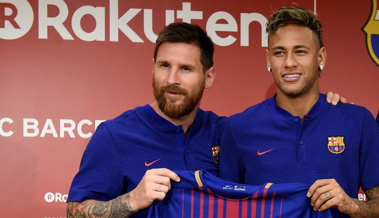 Neymar. Kebersamaan keduanya di Barcelona dimulai pada 2013 usai Neymar hijrah dari Santos. Setelah 4 tahun, Neymar hijrah ke PSG. Dan kini, setelah Lionel Messi memutuskan meninggalkan Barcelona, keduanya hampir pasti akan bereuni di PSG. (Foto: AFP/Toru Yamanaka)