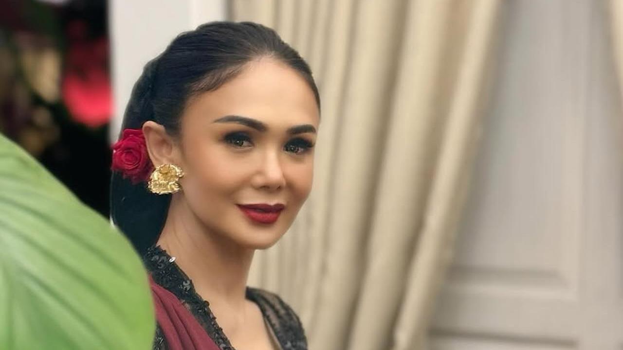 7 Potret Cantik Awet Muda Yuni Shara dalam Balutan Kebaya dan Baju Adat, Bisa Jadi Inspirasi Tampil Elegan di Hari Kartini