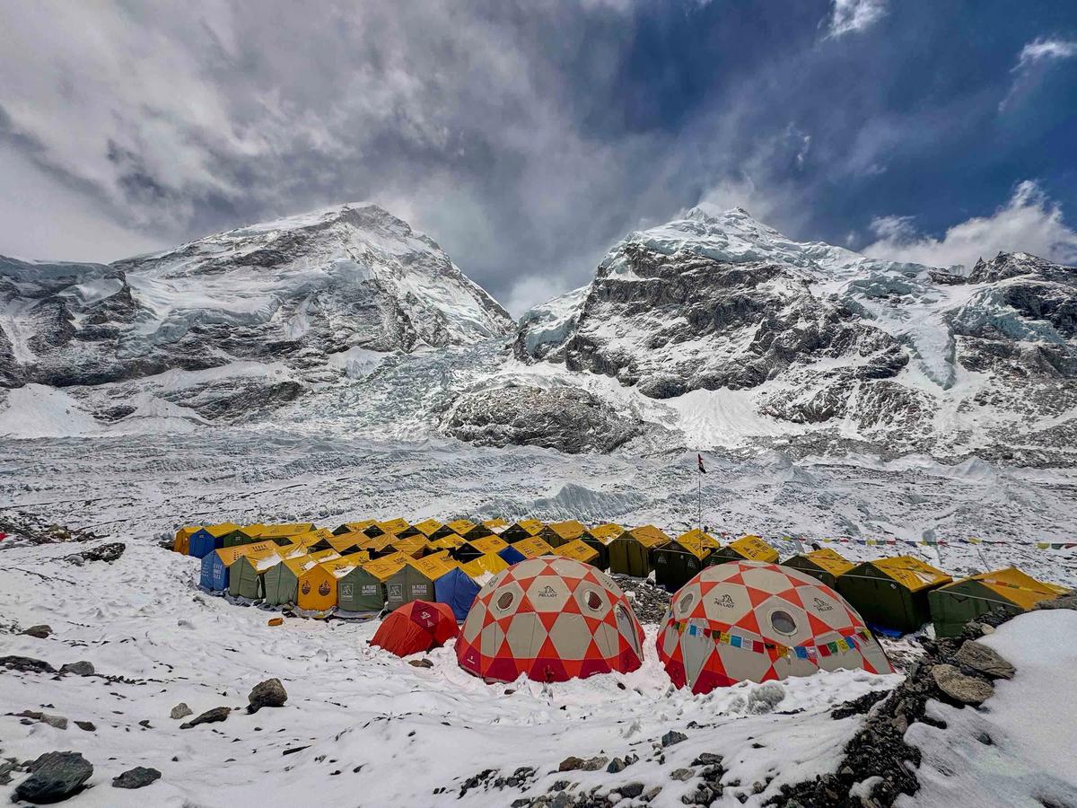 FOTO: Musim Pendakian Everest Kembali Bergeliat