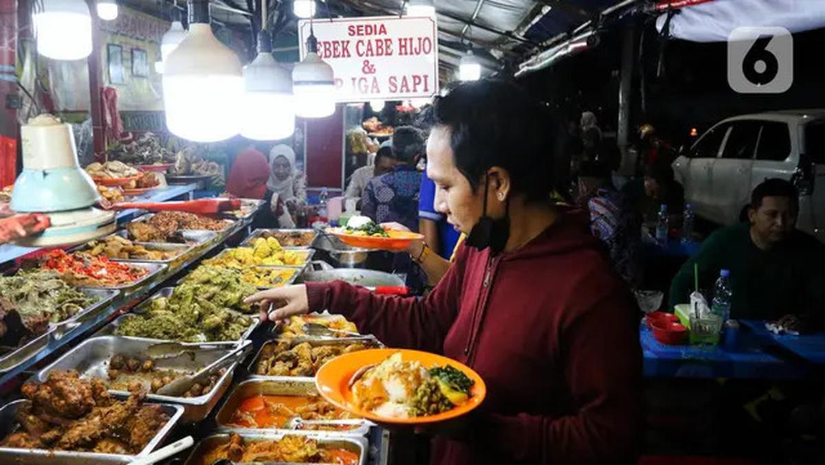 Berburu Menu Khas Sumatera Barat di Sentra Kuliner Nasi Kapau Kramat Raya