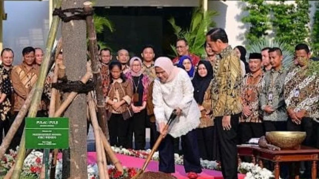 Filosofi Bunga yang Ditanam Presiden Jokowi & Ibu Iriana