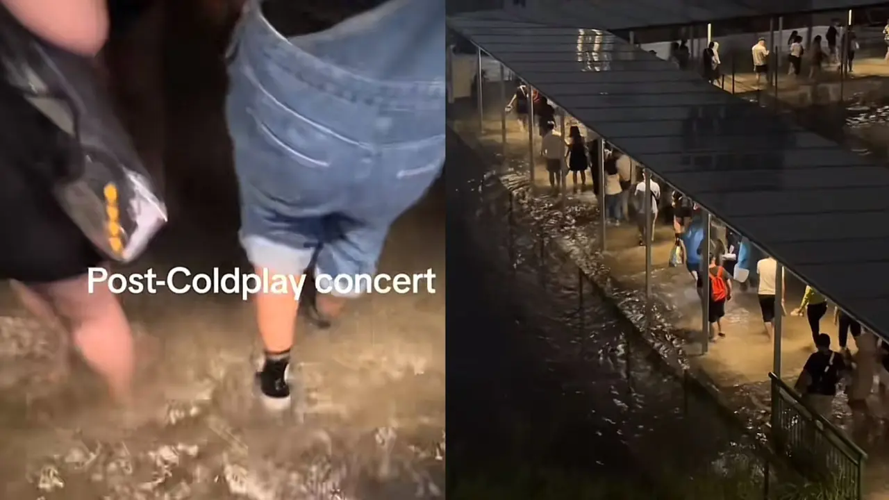 Penonton konser Coldplay kebanjiran saat pulang itu diunggah oleh akun TikTok @furdaussyazwani