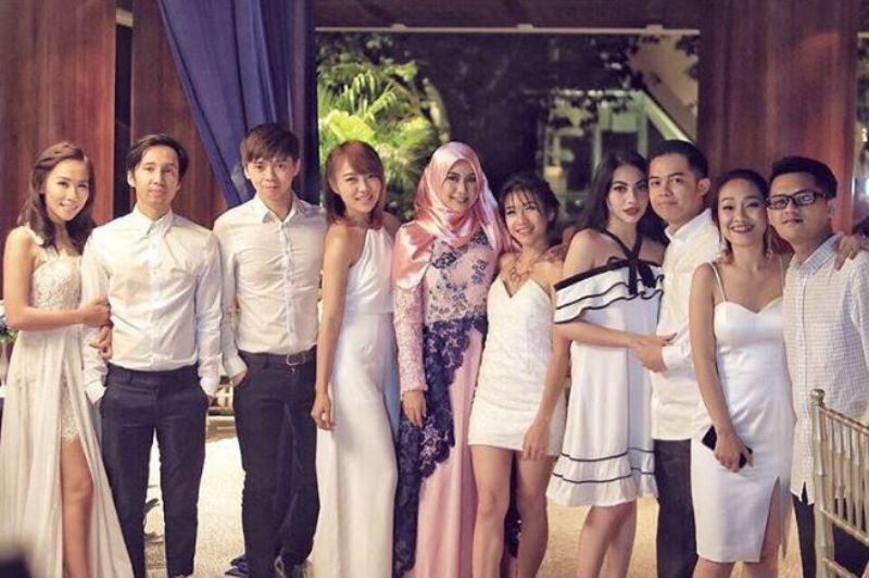 Kebersamaan Cherrybelle di pernikahan Ryn. [foto: instagram/anisarahma_12]