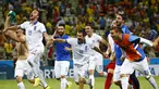 Timnas Yunani berhasil lolos ke babak 16 besar Piala Dunia 2014 setelah menumbangkan Pantai Gading 2-1 di Stadion Castelao, Fortaleza, Brasil, (25/6/2014). (REUTERS/Paul Hanna)