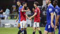 Gelandang Manchester United, Bruno Fernandes merayakan gol bersama gelandang Mason Mount pada pertandingan Premier League Summer Series, Senin,&nbsp;4 Agustus 2025, di Atlanta. (AP Photo/Colin Hubbard)