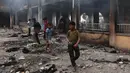 Serangan udara Israel menghantam dan menghanguskan gedung sekolah Yafa, di Kota Gaza pada 23 April 2025. (Omar AL-QATTAA/AFP)