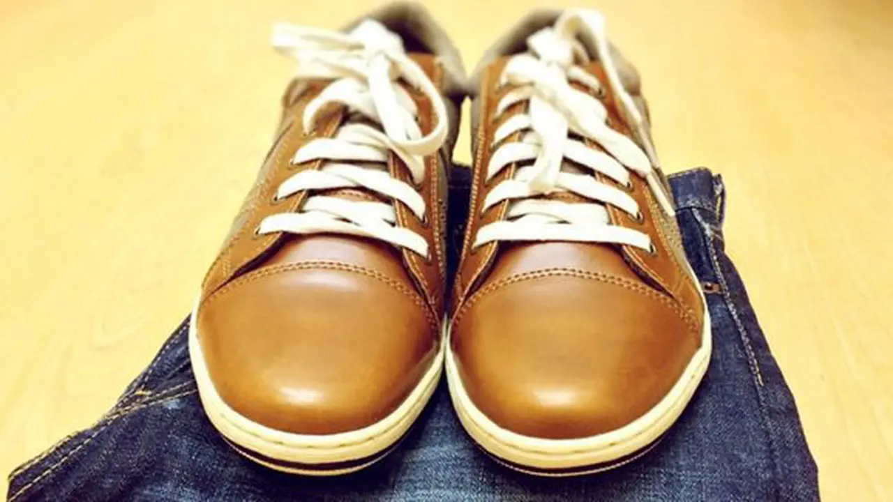 Membersihkan sepatu kulit dan boots/ copyright Pexels.com